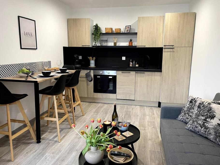 Bel Appartement Sur Cour Plein Centre Ville Et Parking Moulins  Exterior foto